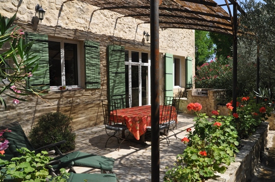 Villa Mas des Oliviers, surrounded by olive trees and Provencal flowering plants in a very historical estate 
                at Moulin de la Roque, Noves, Avignon and Saint-Remy-de-Provence  just 15  to 20 minutes away from your door