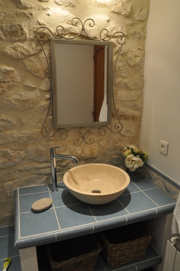 Moulin de la Roque, Noves, Provence, villa Tuilerie, bathroom