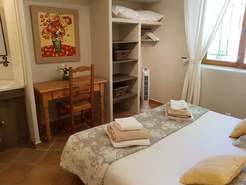 Moulin de la Roque, Noves, Provence - villa Tuilerie, bedroom